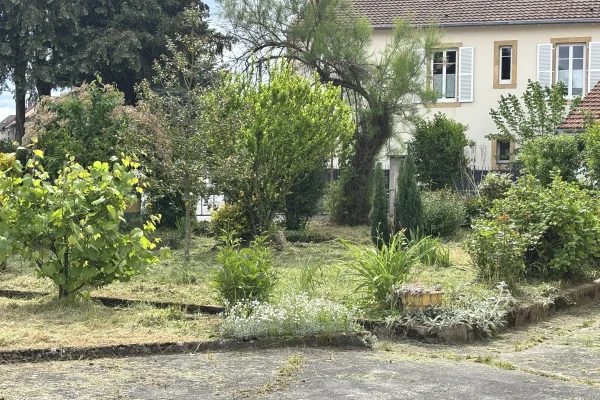 Woippy- une belle demeure de ville des années 30 pleine de caractère avec tous les espaces souhaités sur environ 5 ares de terrain. - Image 10