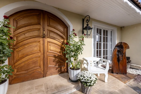 Elégante villa et son parc paysager de 26 ares, à proximité de la frontière luxembourgeoise