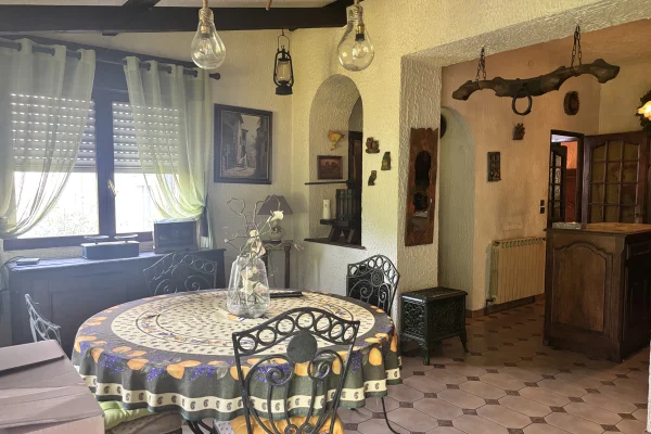 Maison de ville indépendante des années 30 à rénover et son parc de +/- 18 ares. - Image 12