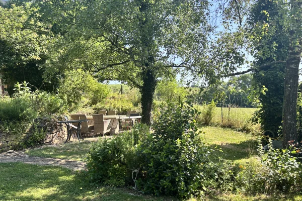 Sur les hauteurs de Cruchten, ample bâtisse du début XIXème et son jardin arboré de 11ares. - Image 6